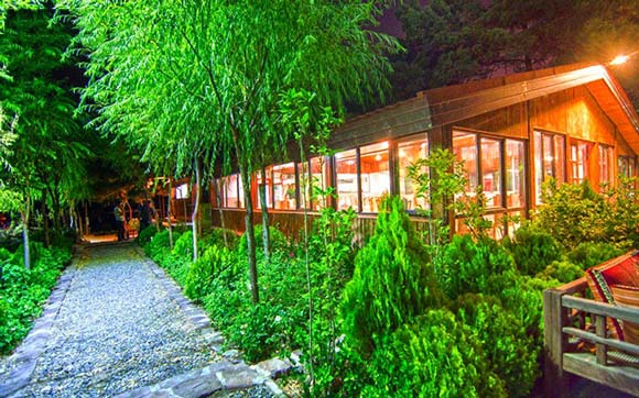 طراحی فضای سبز باغ رستوران در کرج